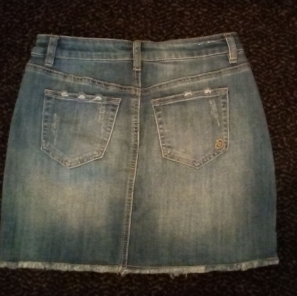 Express Jeans Denim Skirt Distressed Size 4 - Picture 2 of 8